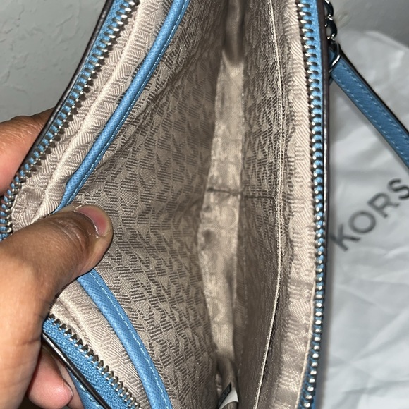 Michael Kors Saffiano Leather Crossbody Bag w/ dust bag - Picture 7 of 10